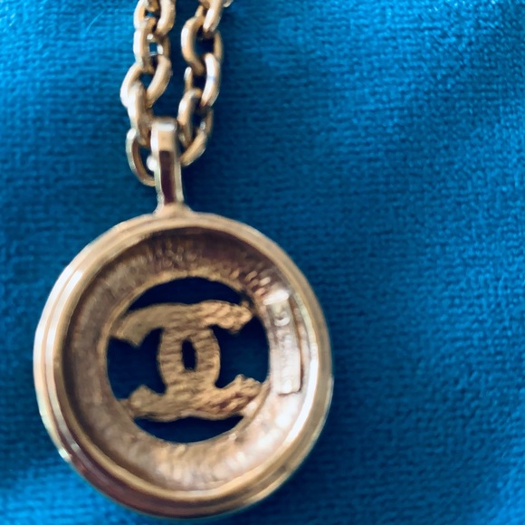 Authentic 16” Chanel Gold Vintage Necklace - Picture 9 of 9